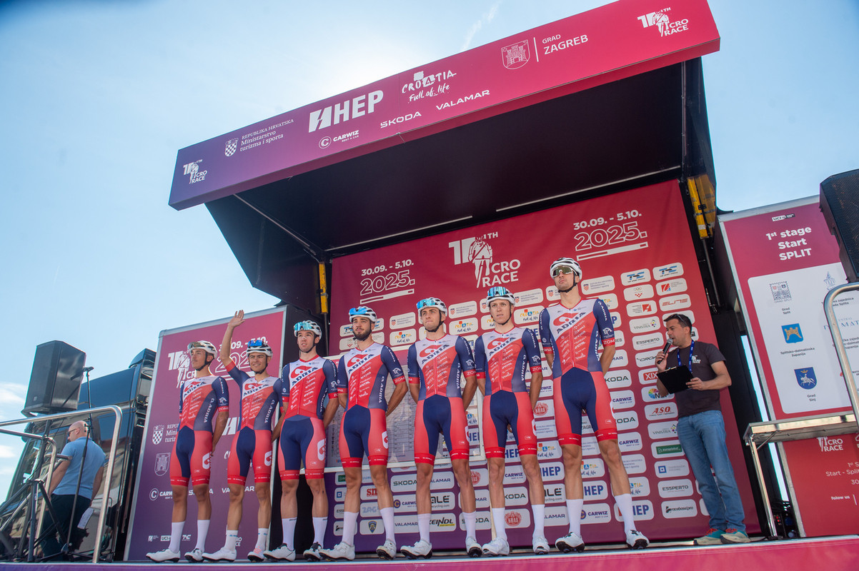 NA DIRKI PO HRVAŠKI ZADNJIČ Z IMENOM ADRIA MOBIL